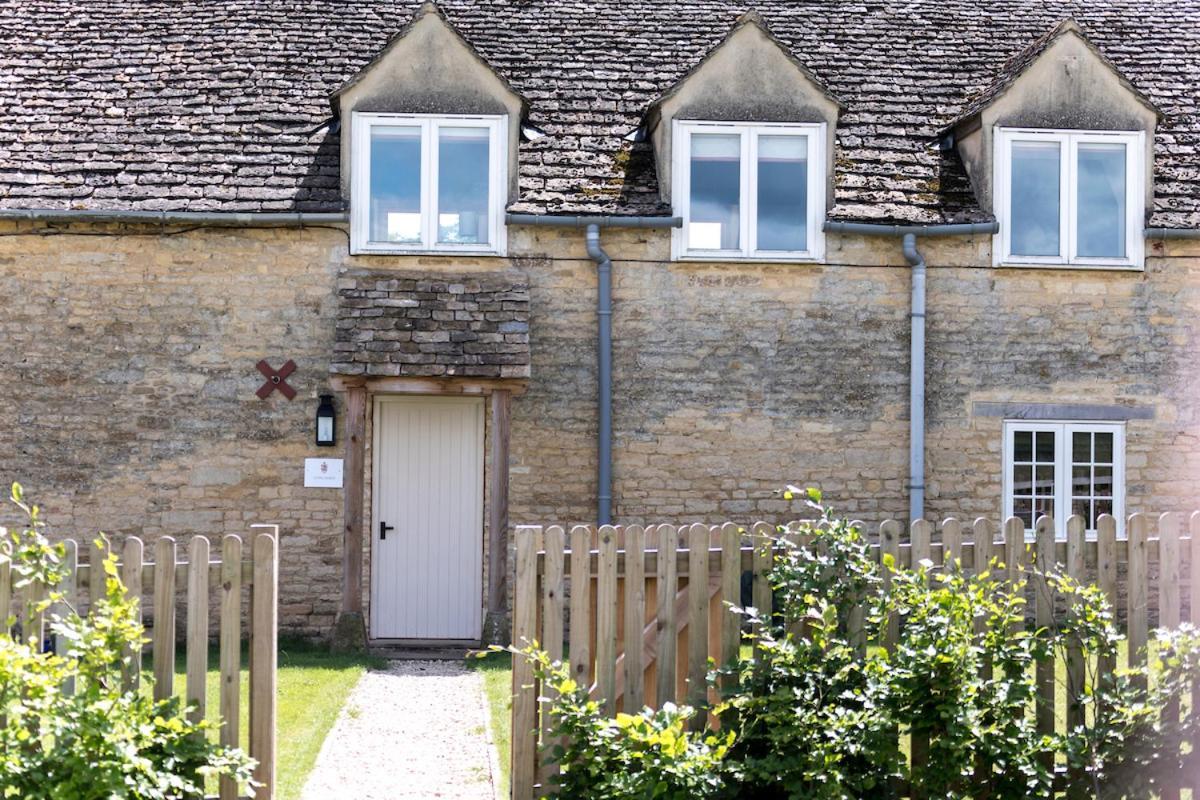 Crucis Park Estate Villa Cirencester Exterior photo
